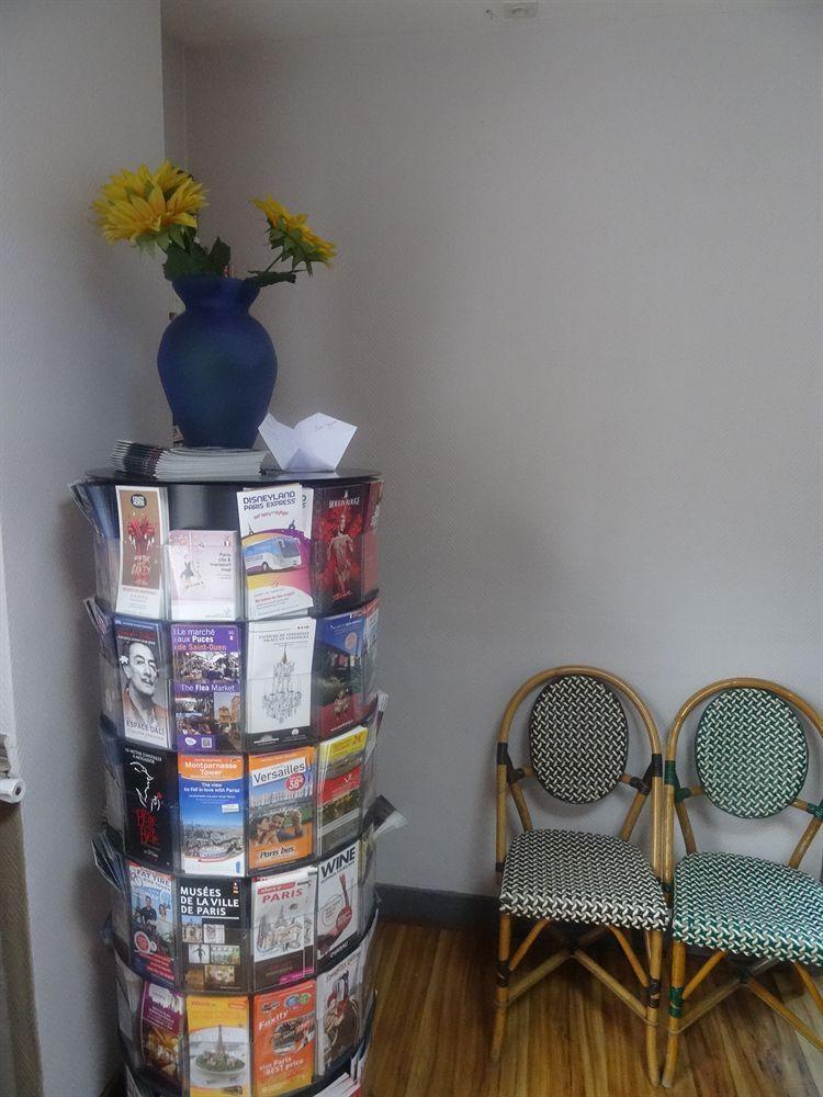 Hotel Ermitage Paris Exterior foto A typical brochure rack