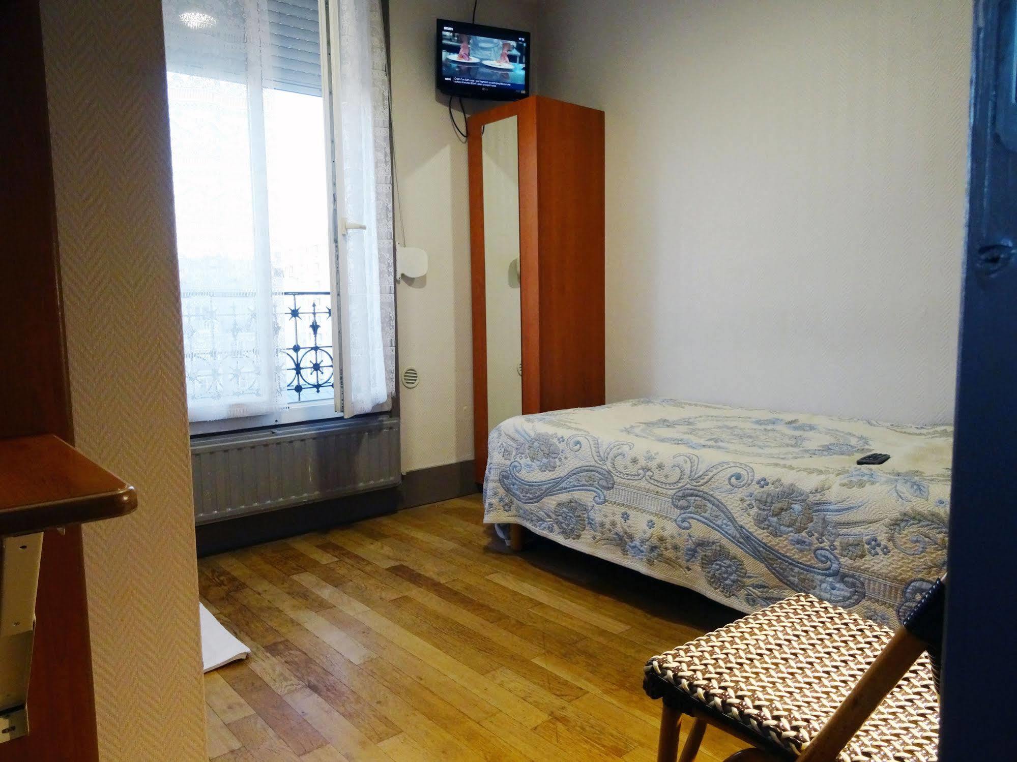 Hotel Ermitage Paris Exterior foto A room at the hostel