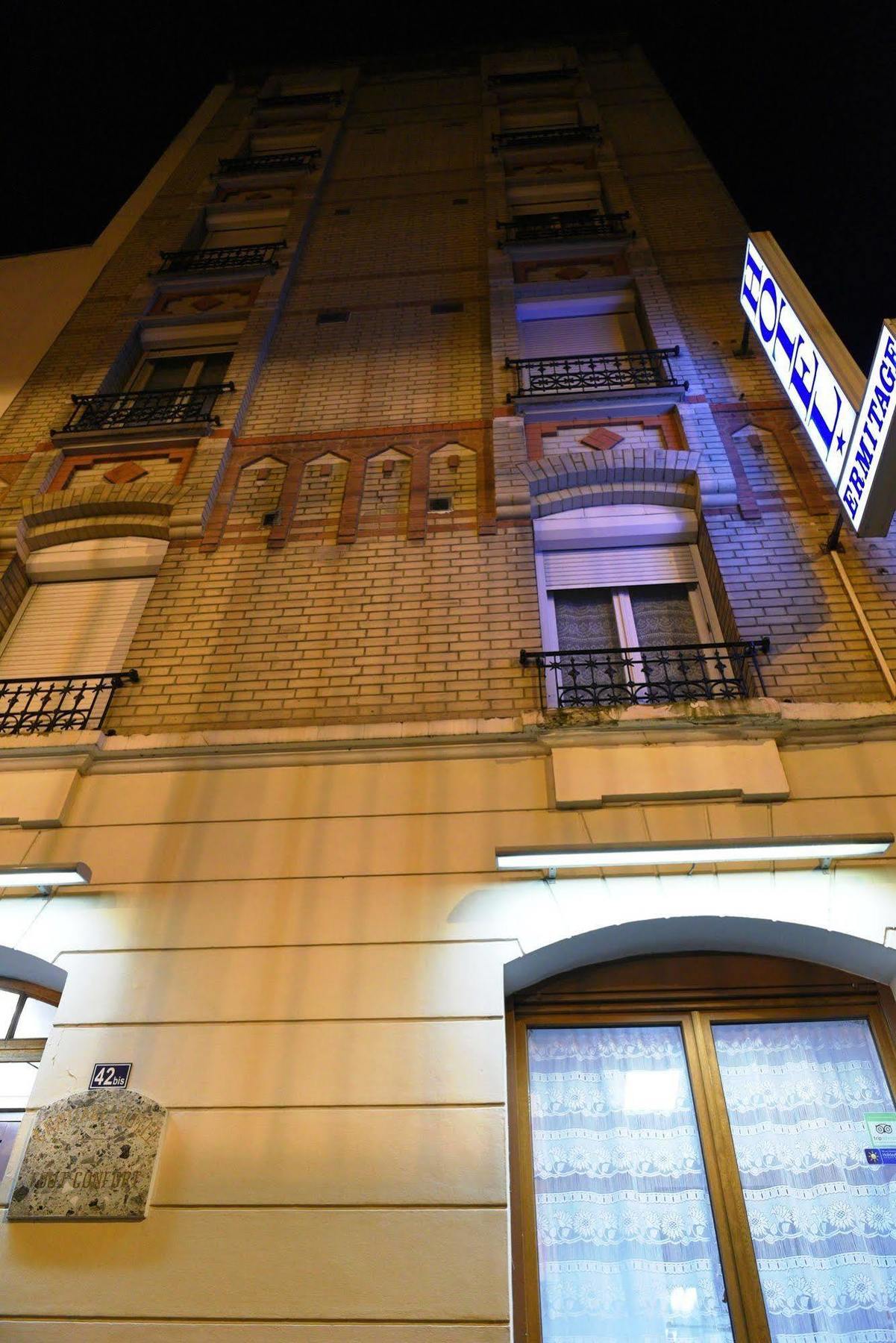 Hotel Ermitage Paris Exterior foto The building of the former cinema